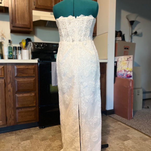 Oleg Cassini Wedding Dress - Picture 2 of 9